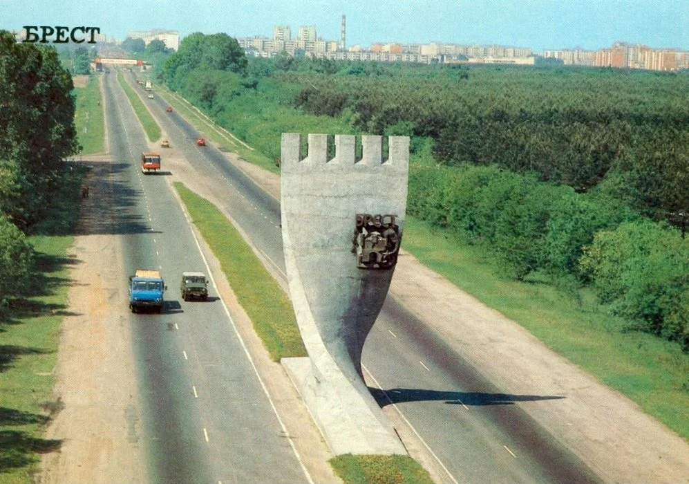 Въездная стела город Брест