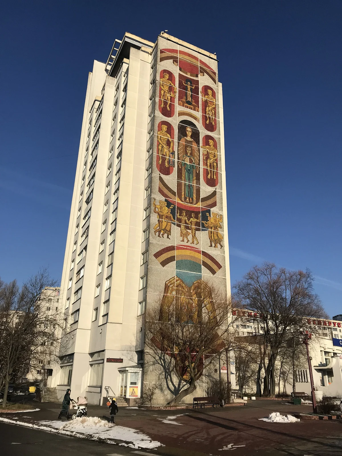 Мозаичные панно «Город герой», «Город культуры»,  «Город-строитель», «Город науки» в микрорайоне Восток.