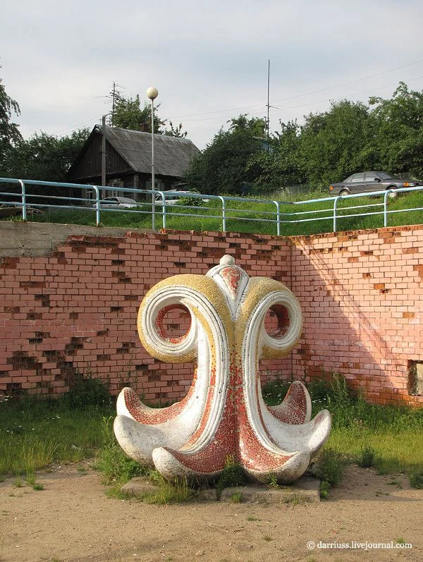 Сказочные скульптуры животных в Тучинском сквере