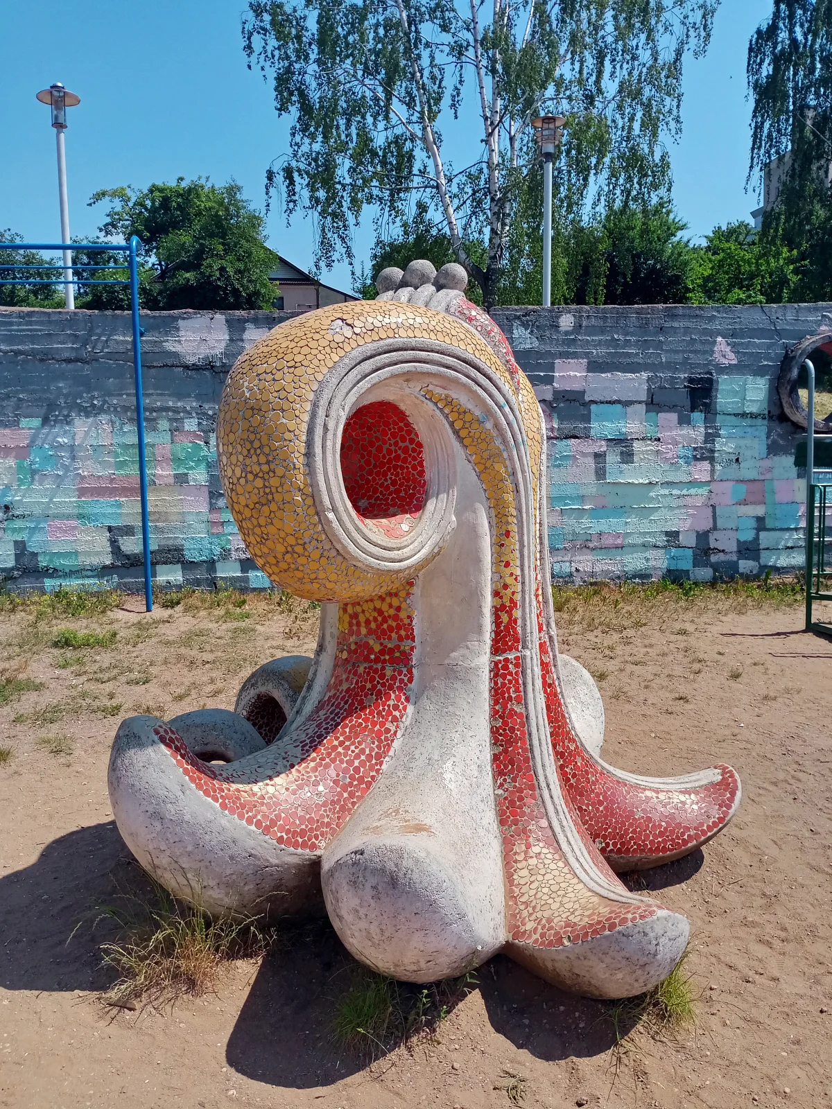 Сказочные скульптуры животных в Тучинском сквере