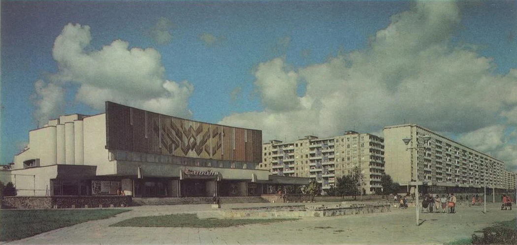 Мозаика на кинотеатре Салют