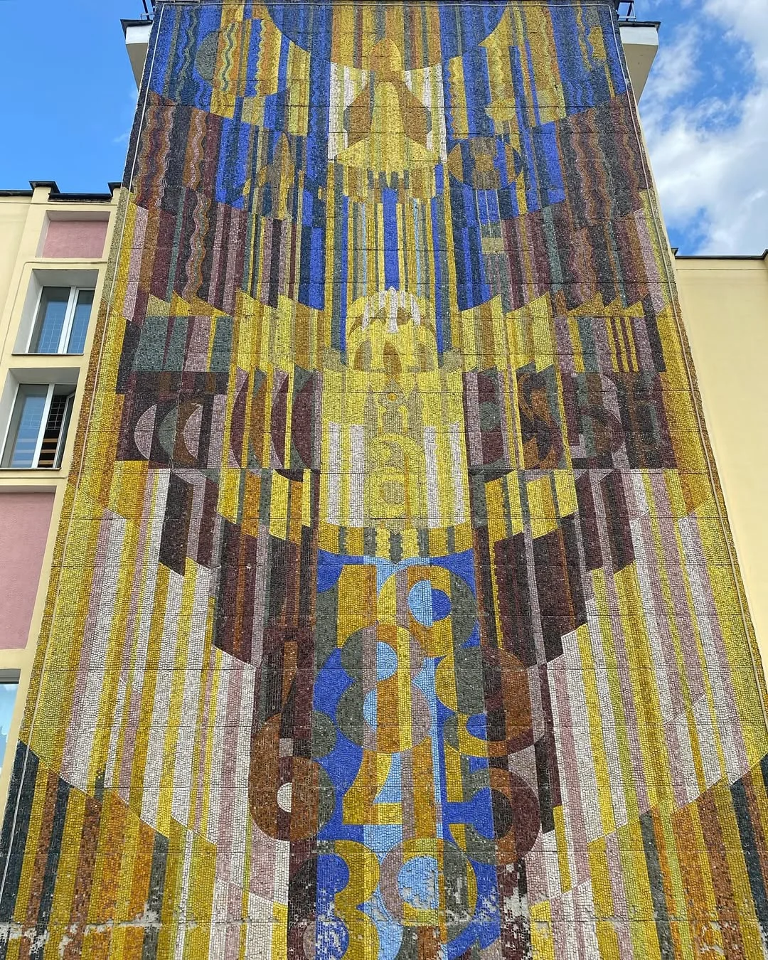 Мозаика на гимназии №1 им. Ж.И. Алферова