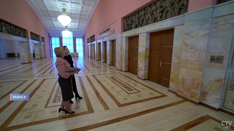 Дом правительства, горельефы