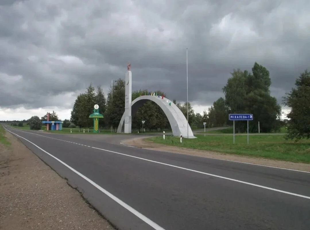 арка в деревне Михалево