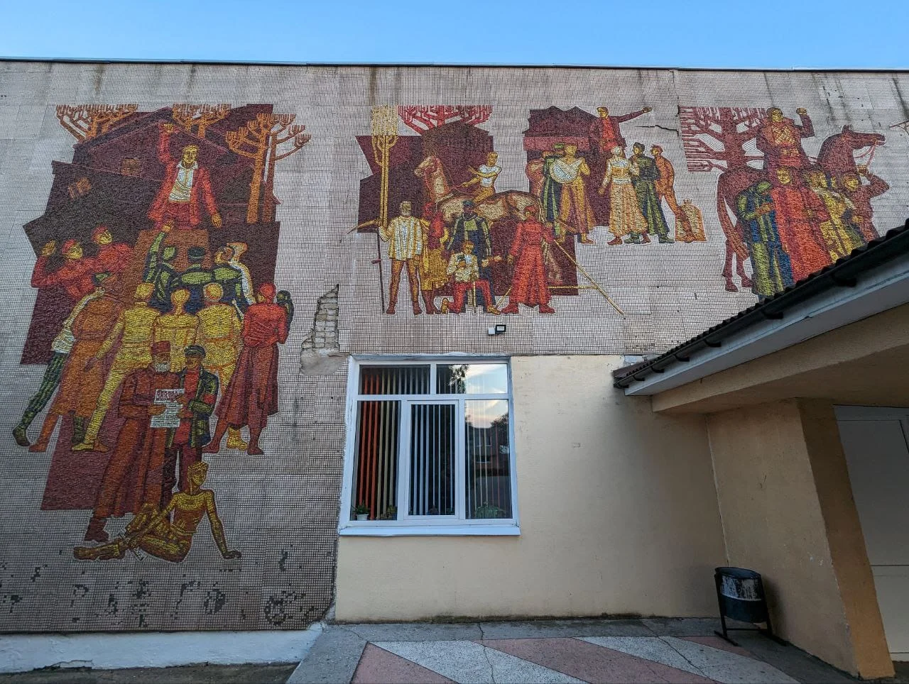 Мозаика на Доме культуры в Замостье