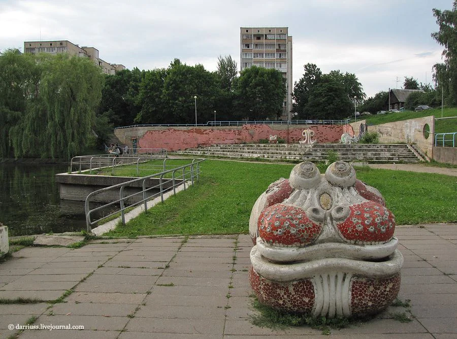 Сказочные скульптуры животных в Тучинском сквере