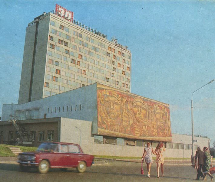 Гостиница "Турист" мозаика "Партизаны"