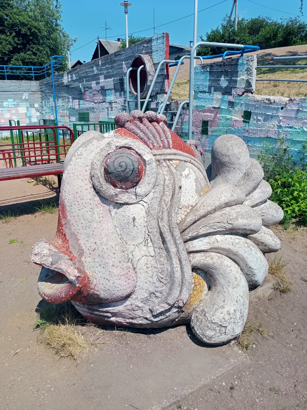 Сказочные скульптуры животных в Тучинском сквере