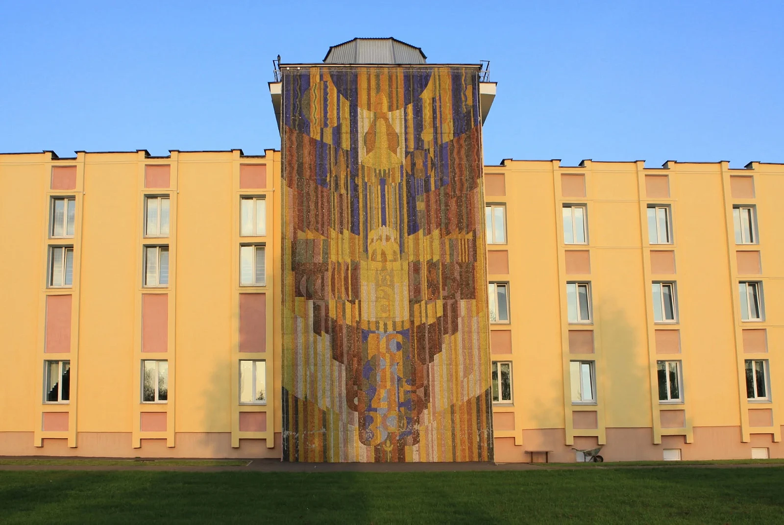 Мозаика на гимназии №1 им. Ж.И. Алферова