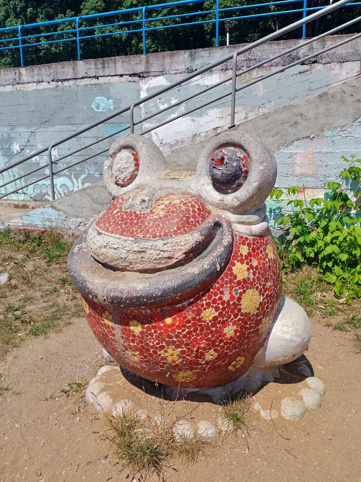 Сказочные скульптуры животных в Тучинском сквере