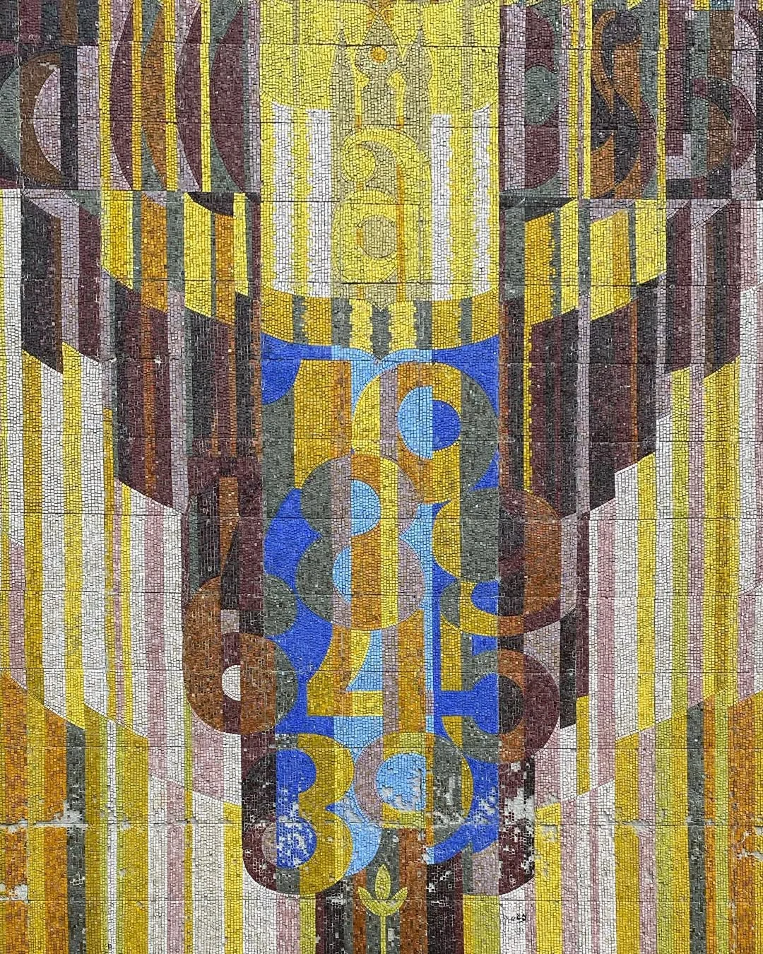 Мозаика на гимназии №1 им. Ж.И. Алферова